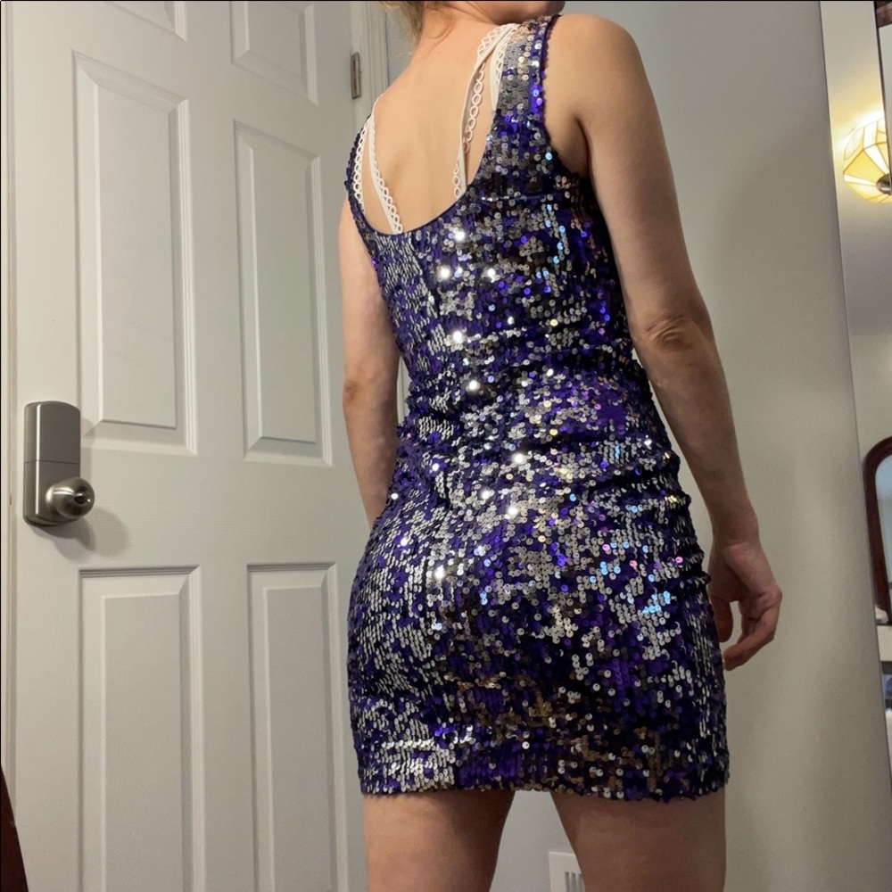 Party 🎊 dress with all the glitters - Picture 2 of 6